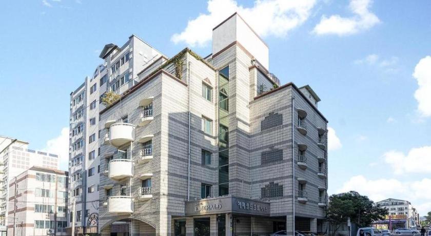 Emerald Ace Hotel Jeju Exterior photo