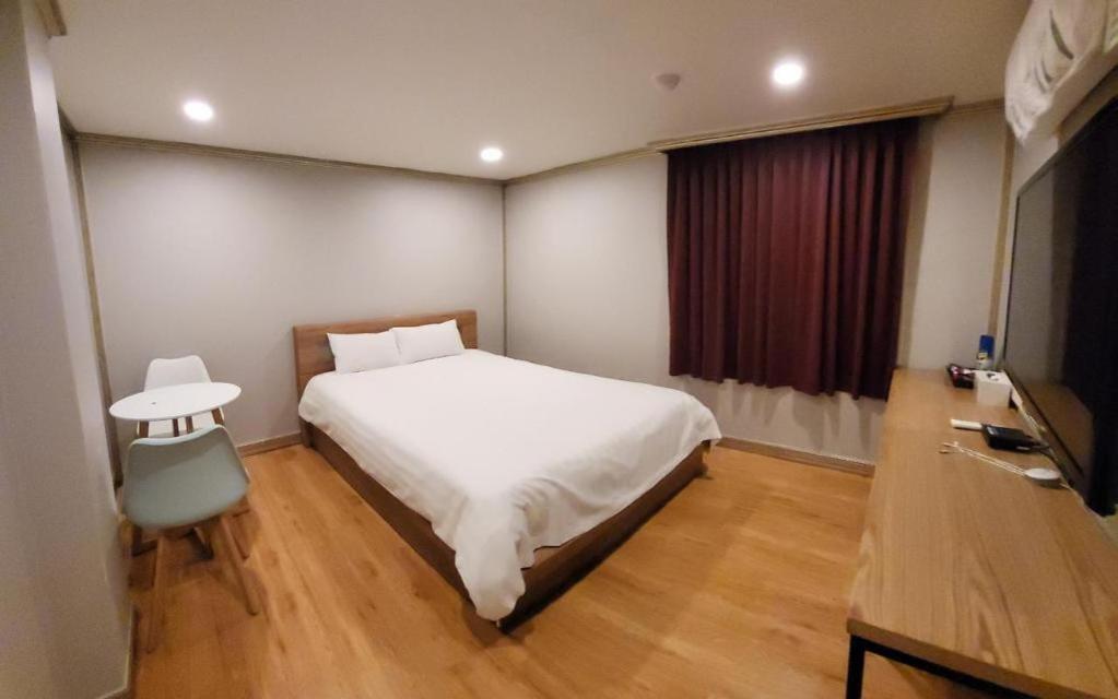 Emerald Ace Hotel Jeju Exterior photo