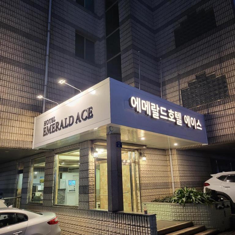 Emerald Ace Hotel Jeju Exterior photo