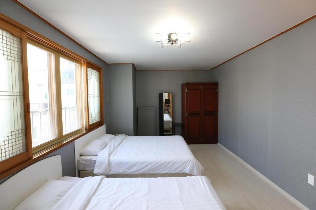 Emerald Ace Hotel Jeju Exterior photo