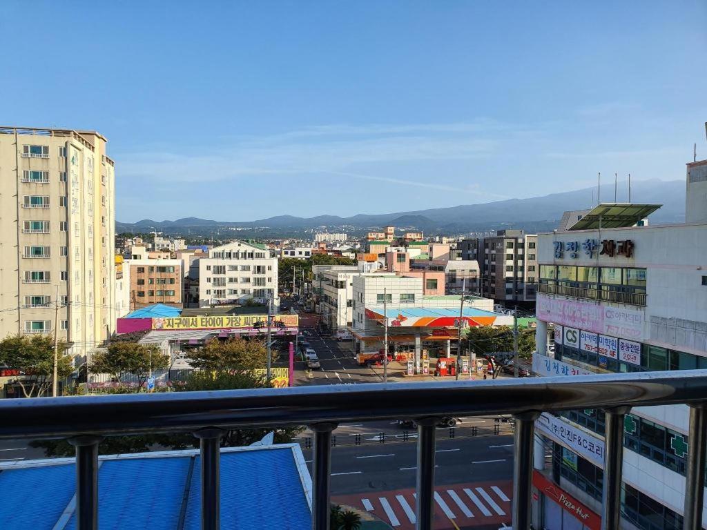 Emerald Ace Hotel Jeju Exterior photo