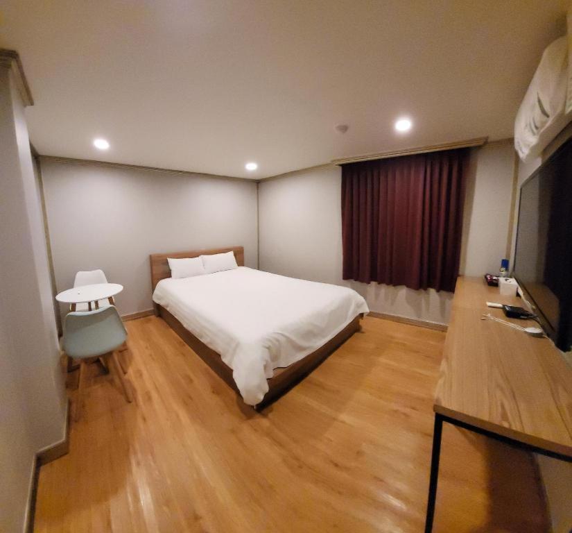Emerald Ace Hotel Jeju Exterior photo