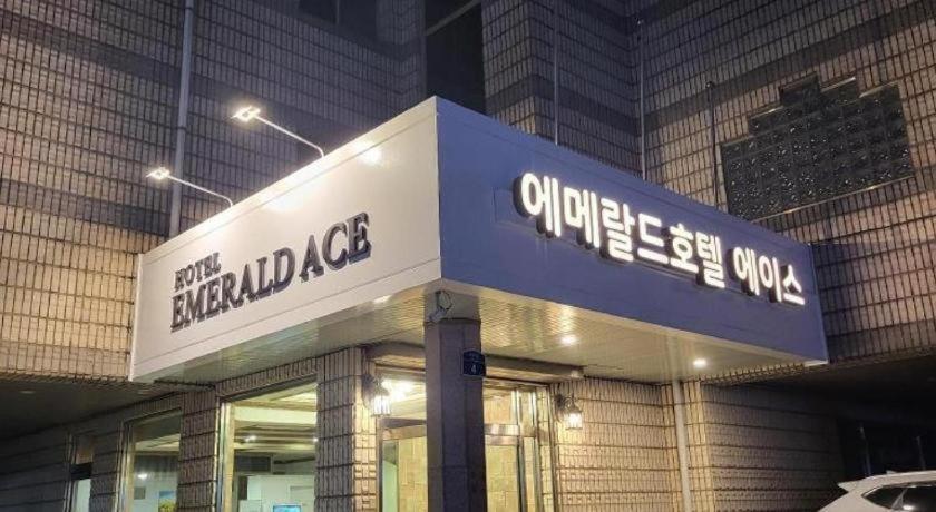 Emerald Ace Hotel Jeju Exterior photo