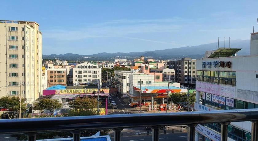 Emerald Ace Hotel Jeju Exterior photo
