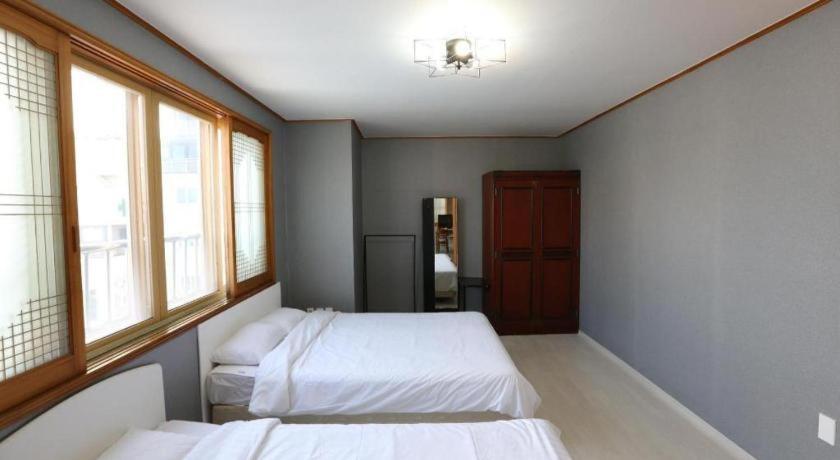 Emerald Ace Hotel Jeju Exterior photo