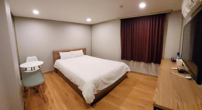 Emerald Ace Hotel Jeju Exterior photo