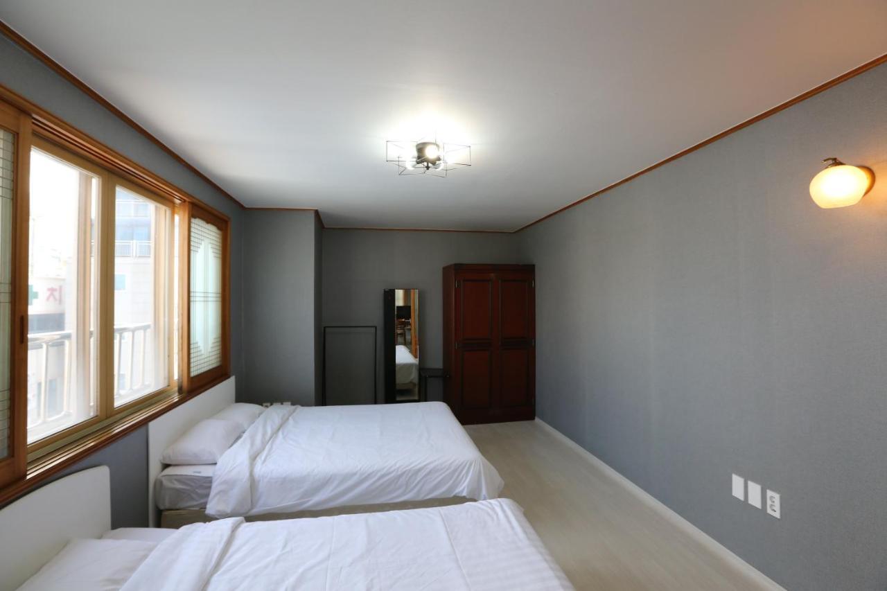 Emerald Ace Hotel Jeju Exterior photo