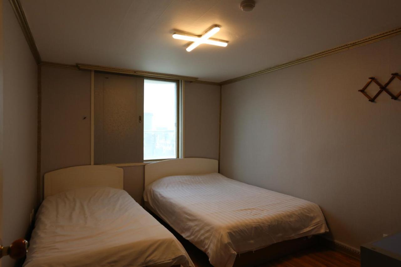 Emerald Ace Hotel Jeju Exterior photo