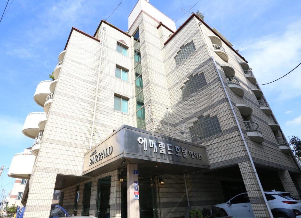 Emerald Ace Hotel Jeju Exterior photo